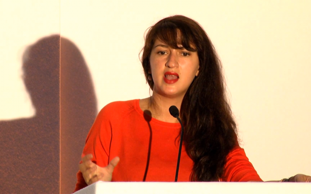 Zineb El Rhazoui lors d'une conférence intitulée "Destroying Islamic Fascism" à la Conférence internationale sur liberté de parole et de conscience, à Londre du 22 au 24 juillet 2017 (Crédit: Nano GoleSorkh/Wikimedia Commons) Zineb El Rhazoui lors d'une conférence intitulée "Destroying Islamic Fascism" à la Conférence internationale sur liberté de parole et de conscience, à Londre du 22 au 24 juillet 2017 (Crédit: Nano GoleSorkh/Wikimedia Commons)