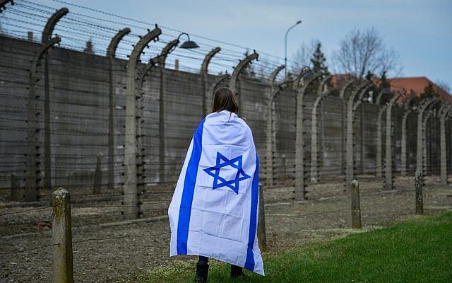 Des jeunes juifs du monde entier ont participé à la Marche des vivants au camp d'Auschwitz-Birkenau en Pologne le 11 avril 2018 (Yossi Zeliger / Flash90) Des jeunes juifs du monde entier ont participé à la Marche des vivants au camp d'Auschwitz-Birkenau en Pologne le 11 avril 2018 (Yossi Zeliger / Flash90)