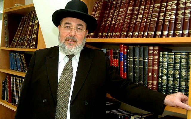 Le rabbin Eliyahu Abergel, chef de la cour rabbinique de Jérusalem (Crédit : Dudu Greenspan/FLASH90)