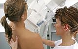 Certaines femmes juives ashkénazes qui portent une mutation génétique particulière BRCA-1 ont 65 % de chances de développer un cancer du sein. (Crédit : Medical / UIG via Getty Images)
