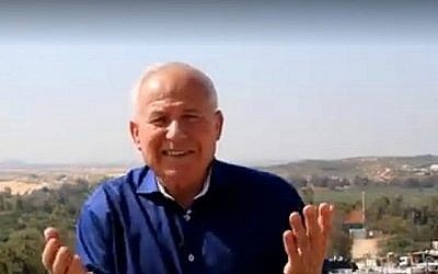 Avi Dichter, député du Likud et ancien chef des services de sécurité du Shin Bet, lance un appel en arabe aux habitants de Gaza pour qu'ils abandonnent le terrorisme. (Capture d'écran YouTube)