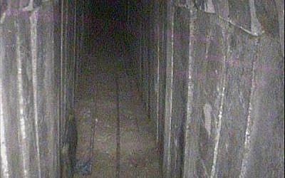 Intérieur du tunnel du Hamas creusé sous la frontière avec Israël, que Tsahal a découvert et détruit, 15 avril 2018. (Porte-parole de Tsahal)
