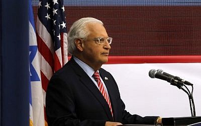 L'ambassadeur des Etats-Unis en Israël David Friedman durant  l'inauguration de l'ambassade américaine à Jérusalem, le 14 mai 2018. (Crédit : AFP/ Menahem KAHANA)