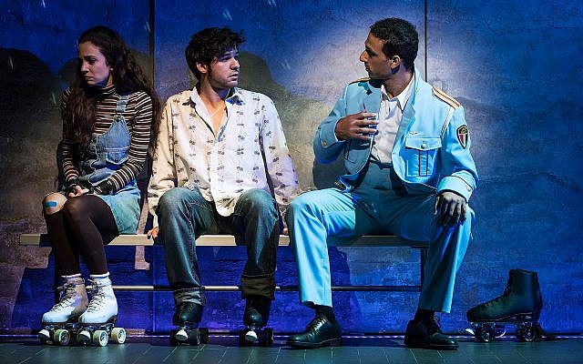 Rachel Prather, Etai Benson et Ariel Stachel dans la reprise, à Broadway, de 'The Band's Visit.' (Crédit :  Matthew Murphy)