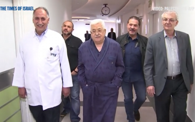 Abbas à l'hôpital (Capture d'écran : Vidéo Times of Israel) Abbas à l'hôpital (Capture d'écran : Vidéo Times of Israel)
