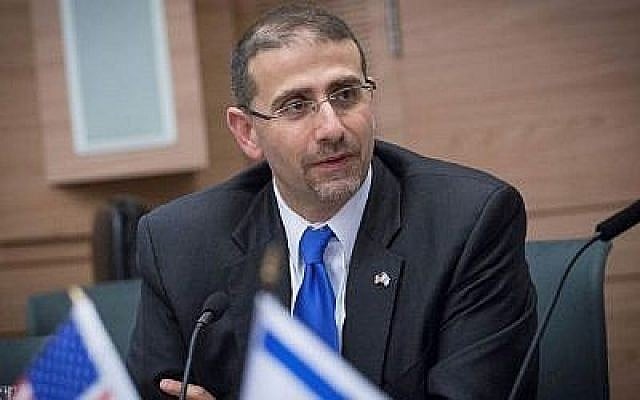 L'ancien ambassadeur des États-Unis en Israël, Dan Shapiro, lors de ses adieux à la Knesset, le 17 janvier 2017. (Crédit : Miriam Alster/Flash90) L'ancien ambassadeur des États-Unis en Israël, Dan Shapiro, lors de ses adieux à la Knesset, le 17 janvier 2017. (Crédit : Miriam Alster/Flash90)