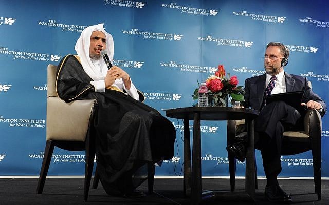 Le secrétaire général de la Ligue islamique mondiale, Mohammad Al-Issa, parle au Washington Institute, avec Robert Satloff de TWI, le 3 mai 2018 (TWI / Lloyd Wolf) Le secrétaire général de la Ligue islamique mondiale, Mohammad Al-Issa, parle au Washington Institute, avec Robert Satloff de TWI, le 3 mai 2018 (TWI / Lloyd Wolf)