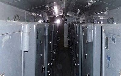 Des coffres-forts dans un entrepôt à Shorabad, dans le sud de Téhéran, où des agents du Mossad ont découvert et récupéré des dizaines de milliers de dossiers secrets concernant le programme d'armes nucléaires de l'Iran. (Cabinet du Premier ministre).
