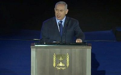 Le Premier ministre Benjamin Netanyahu s'exprime lors d'une cérémonie marquant le 70e anniversaire de l'armée israélienne, au mémorial du Corps blindé à Latroun, le 7 mai 2018. (Capture d'écran : YouTube)