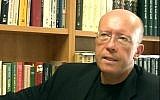 Le Professeur Jan Grabowski, auteur de 'Hunt for the Jews : "Betrayal and Murder in German-Occupied Poland." ["Chasse aux Juifs : Trahison et meurtre en Pologne occupée par les Allemands."(Crédit : capture d'écran YouTube)