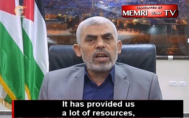 Le leader du Hamas à Gaza, Yahya Sinwar, se vante des relations étroites du groupe terroriste avec l'Iran et le Hezbollah, dans un entretien avec la chaîne libanaise al-Mayadeen TV, 21 mai 2018. (Middle East Media Research Institute via YouTube) Le leader du Hamas à Gaza, Yahya Sinwar, se vante des relations étroites du groupe terroriste avec l'Iran et le Hezbollah, dans un entretien avec la chaîne libanaise al-Mayadeen TV, 21 mai 2018. (Middle East Media Research Institute via YouTube)