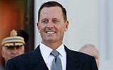 Le nouvel ambassadeur américain en Allemagne Richard Allen Grenell devant une garde militaire au cours d'une cérémonie d'accréditation pour les nouveaux ambassadeurs à Berlin , le 8 mai 2018 (Crédit : AFP Photo/Odd Andersen)