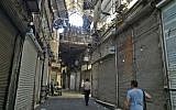 Illustration : Les magasins du Grand Bazaar fermés dans le cadre d'un mouvement de grève contre la dépréciation de la monnaie iranienne, le 25 juin 2018. (Crédit : AFP / ATTA KENARE)