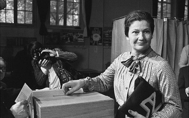 Simone Veil vote aux élections européennes, le 10 juin 1979. (Crédit :(Pierre Guillaud/AFP) Simone Veil vote aux élections européennes, le 10 juin 1979. (Crédit :(Pierre Guillaud/AFP)