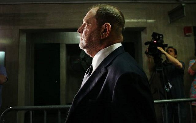 Harvey Weinstein plaide non coupable dans un tribunal de New York, le 5 juin 2018. (Crédit : Spencer Platt/Getty Images/AFP) Harvey Weinstein plaide non coupable dans un tribunal de New York, le 5 juin 2018. (Crédit : Spencer Platt/Getty Images/AFP)