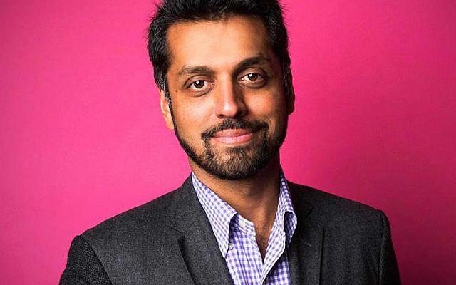 Wajahat Ali est impliqué dans un programme mis en place par un institut de Jérusalem faisant la promotion du dialogue juifs-musulmans (Crédit : Lavin Agency Speakers Bureau) Wajahat Ali est impliqué dans un programme mis en place par un institut de Jérusalem faisant la promotion du dialogue juifs-musulmans (Crédit : Lavin Agency Speakers Bureau)