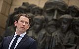 Le chancelier autrichien Sebastian Kurz lors d'une visite au mémorial de la Shoah de Yad Vashem à Jérusalem, le 10 juin 2018. (Crédit : Hadas Parush/Flash90)