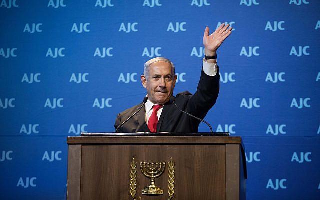 Le Premier ministre Benjamin Netanyahu lors du forum global de l'AJC (American Jewish Committee) de Jérusalem, le 10 juin 2018 (Crédit : Yonatan Sindel/Flash90) Le Premier ministre Benjamin Netanyahu lors du forum global de l'AJC (American Jewish Committee) de Jérusalem, le 10 juin 2018 (Crédit : Yonatan Sindel/Flash90)