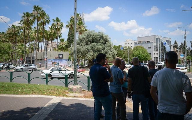 La police sur les lieux d'une attaque au couteau à Afula, le 11 juin 2018. (Crédit : Meir Vaknin/Flash90)