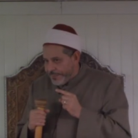 L'Imam Mohamed Tataï faisant un sermon, à la Grande Mosquée de Toulouse, en France, le 15 décembre 2017. (Crédit : Capture d'écran YouTube)