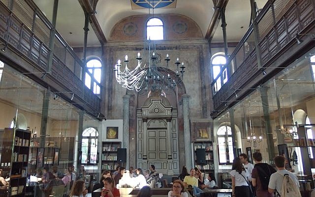 Le Synagoga Cafe à Trnava, en Slovaquie, le 13 semptembre 2017. (Crédit : Wikimedia Commons/via JTA)