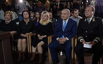 Le Premier ministre Benjamin Netanyahu lors d'une réception marquant la Journée de la Russie à la cour de Sergei, Jérusalem, le 14 juin 2018 (Amos Ben-Gershom/GPO).
