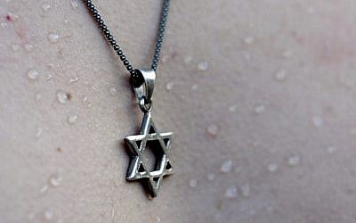 Pendentif étoile de David (image via Shutterstock)
