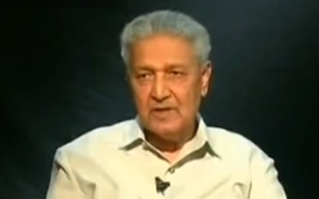 Le père de la bombe atomique au Pakistan, Abdul Qadeer Khan, (Crédit : capture d'écran YouTube)