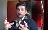 L'acteur portugais Tiago Rodrigues rejoint le boycott culturel d'Israël. (Crédit: Capture d'écran/Théâtre de la Bastille)
