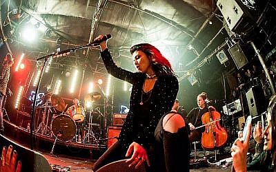 Ninet Tayeb lors d'un récent concert (Avec l'aimable autorisation de Lior Keter)