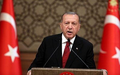 Le président turc Recep Tayyip Erdogan annonce son nouveau gouvernement après avoir prêté serment en tant que premier président sous le nouveau système gouvernemental à Ankara, le 9 juillet 2018. (Crédit : ADEM ALTAN / AFP)