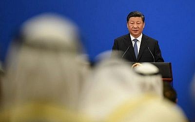 Le président chinois Xi Jinping prononce un discours lors de la 8e réunion ministérielle du Forum de coopération Chine-États arabes au Grand Hall du peuple à Pékin le 10 juillet 2018. (AFP PHOTO / WANG ZHAO)