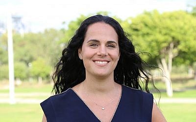 Liora Levy, numéro3 sur la liste de Yoni Chetboun, pour les élections municipales à Netanya. (Crédit : Yoni Chetboun/Facebook)