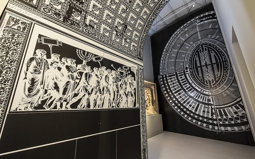 Le passage par l'Arc de Titus et le Colisée, au MEIS (Musée du judaïsme italien et de la Shoah). (Marco Caselli Nirmal/ Avec l'aimable autorisation du MEIS)