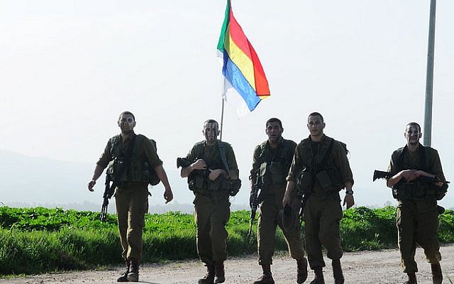 Des soldats druzes de l'armée israélienne du bataillon 299 avec le drapeau druze (Autorisation/IDF Flickr) Des soldats druzes de l'armée israélienne du bataillon 299 avec le drapeau druze (Autorisation/IDF Flickr)