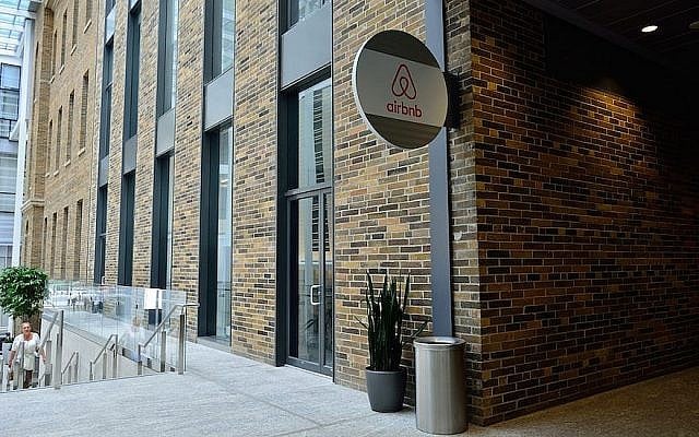 Le bureau d'Airbnb à Toronto. (Crédit : Wikimedia Commons via JTA)