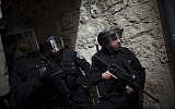Illustration : Des soldats sur le mont du Temple de Jérusalem, le 8 mars 2013 (Crédit : Yonatan Sindel/Flash90)