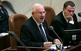 Le président Reuven Rivlin à la Knesset lors de l'ouverture de la session d'hiver, le 12 octobre 2015 (Crédit :  Miriam Alster/Flash90)