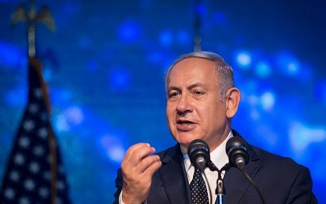 Le Premier ministre Benjamin Netanyahu prend la parole lors de la célébration du Jour de l'indépendance américaine à Airport City, le 3 juillet 2018. (Miriam Alster/Flash90) Le Premier ministre Benjamin Netanyahu prend la parole lors de la célébration du Jour de l'indépendance américaine à Airport City, le 3 juillet 2018. (Miriam Alster/Flash90)