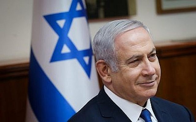 Le Premier ministre Benjamin Netanyahu dirige la réunion hebdomadaire du gouvernement au cabinet du Premier ministre à Jérusalem, le 15 juillet 2018 (Alex Kolomoisky/POOL/YEDIOTH AHRONOTH).