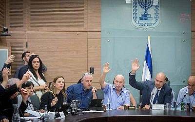 Les membres de la Knesset votent sur les amendements au projet de loi sur l'État-nation juif proposé à la Knesset, le 16 juillet 2018. (Miriam Alster/Flash90)