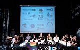 Les membres de l'association LGBT lors d'une conférence de presse à Tel Aviv, le 25 juillet 2018 (Crédit : Tomer Neuberg/Flash90)
