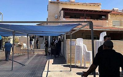La maison de Yaakov Ovadia, dont le neveu Yotam a été tué dans un attentat terroriste dans l'implantation d'Adam, en Cisjordanie, le 26 juillet 2018 (Crédit : Jacob Magid)