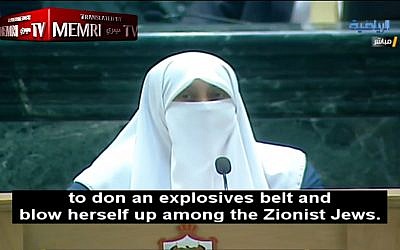 La députée jordanienne Huda Etoom raconte au parlement le désir de sa mère d'être une kamikaze et de se faire exploser parmi les "Juifs sionistes", le 17 juillet 2018 (Capture d'écran via MEMRI)