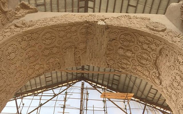 L'un des vestiges de la mosquée des Neuf dômes, en Afghanistan. (Crédit : AFP/YouTube)