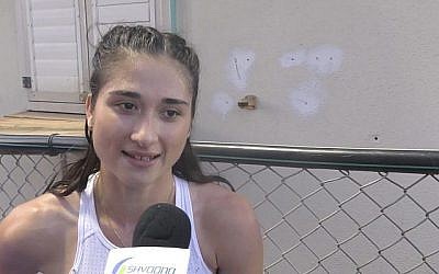 La sprinteuse Diana Vaisman après avoir battu le record du 100 mètres féminin israélien le 4 juillet 2018. (Capture d'écran : YouTube)