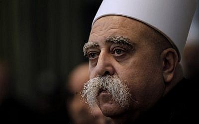 Le chef de la communauté druze en Israël,  Sheikh Moafaq Tarif, lors d'une cérémonie organisée au tombeau de Nebi Shueib, dans le nord d'Israël, le 25 avril 2018 (Crédit :  AFP Photo Jalaa/Marey)