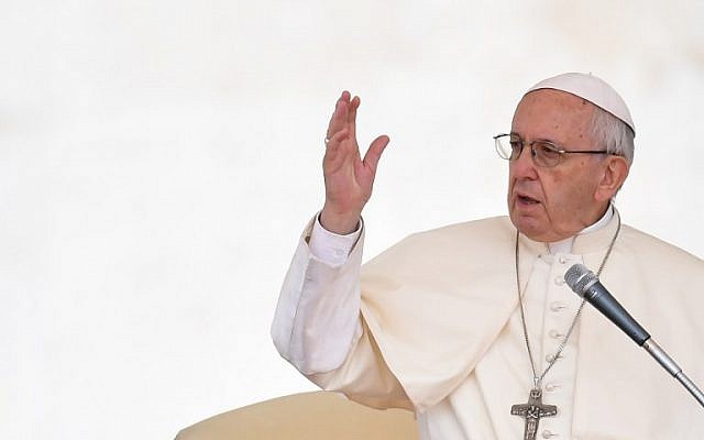 Le pape François s'adresse au public Place Saint Pierre, au Vatican, le 13 juin 2018. (Crédit : Andreas Solaro/AFP) Le pape François s'adresse au public Place Saint Pierre, au Vatican, le 13 juin 2018. (Crédit : Andreas Solaro/AFP)