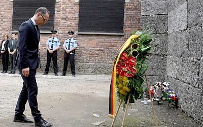 Le ministère des Affaires étrangères allemand Heiko Maas à Auschwitz le 20 août 2018. (Crédit: AFP/ JANEK SKARZYNSKI)