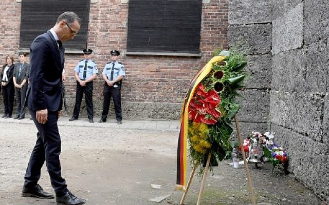 Le ministère des Affaires étrangères allemand Heiko Maas à Auschwitz le 20 août 2018. (Crédit: AFP/ JANEK SKARZYNSKI) Le ministère des Affaires étrangères allemand Heiko Maas à Auschwitz le 20 août 2018. (Crédit: AFP/ JANEK SKARZYNSKI)